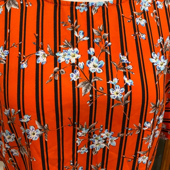 Blouse in Orange navy and light blue sbd white floral by ÁGAGI - Picture 5 of 8